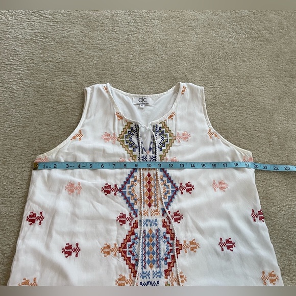 Chic Connection - White Sleeveless Dress with Needle Point Design - Size: Medium - Picture 5 of 6